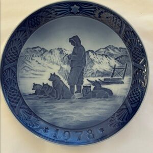 1978 ROYAL COPENHAGEN Christmas Plate - Greenland Scenery - Excellent condition